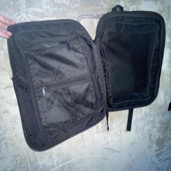 Duchamp London Getaway Expandable Backpack USB Black Travel Book Bag 19x14 *FLAW - Picture 6 of 11